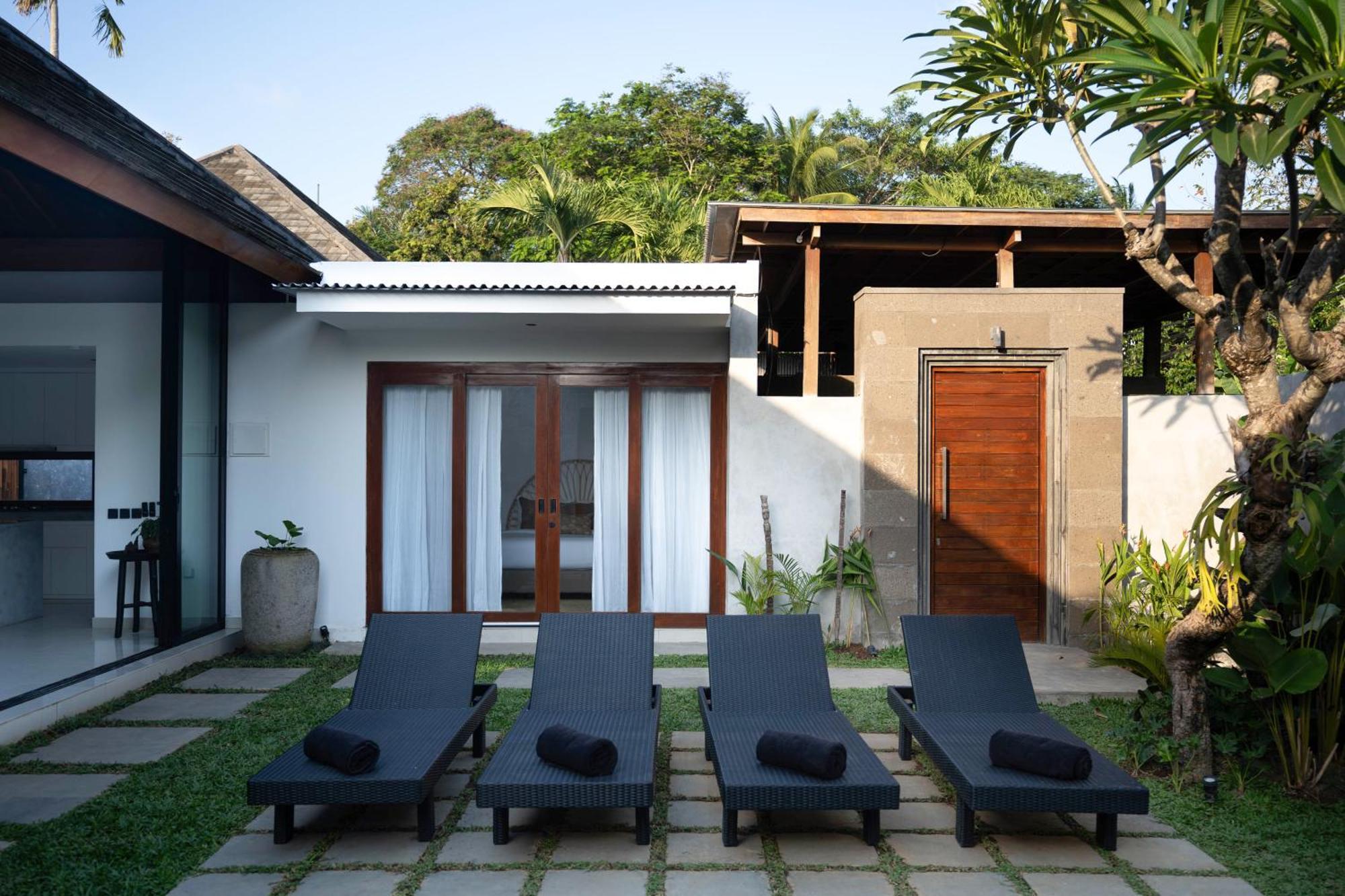 Under The Sun - Seminyak (Bali)
